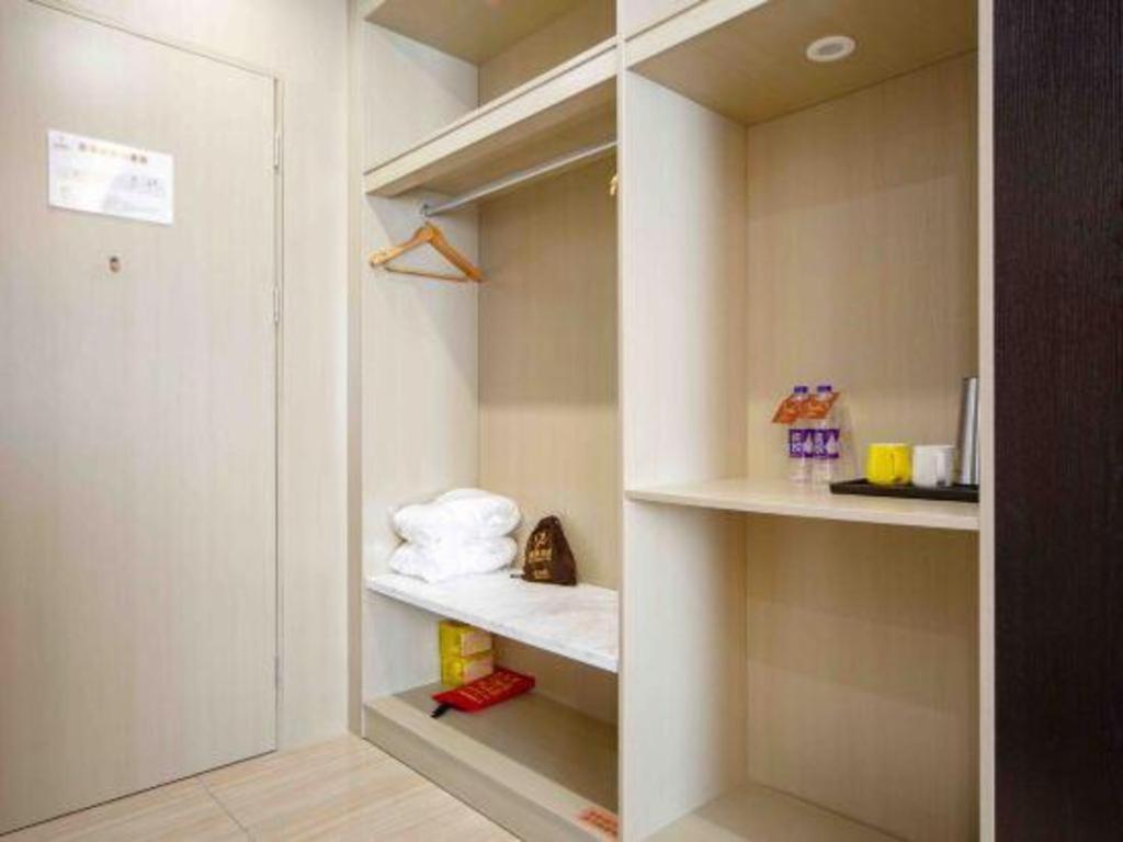 Gya Changzhou Wujin District Hutang New Era Furniture Plaza Hotel Bagian luar foto
